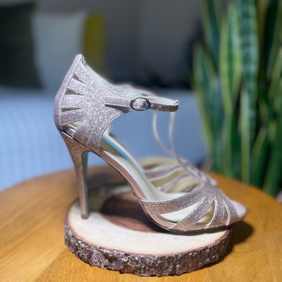 Blue by Betsey Johnson Tee Champagne Glitter Heels Size 9 - Picture 10 of 14